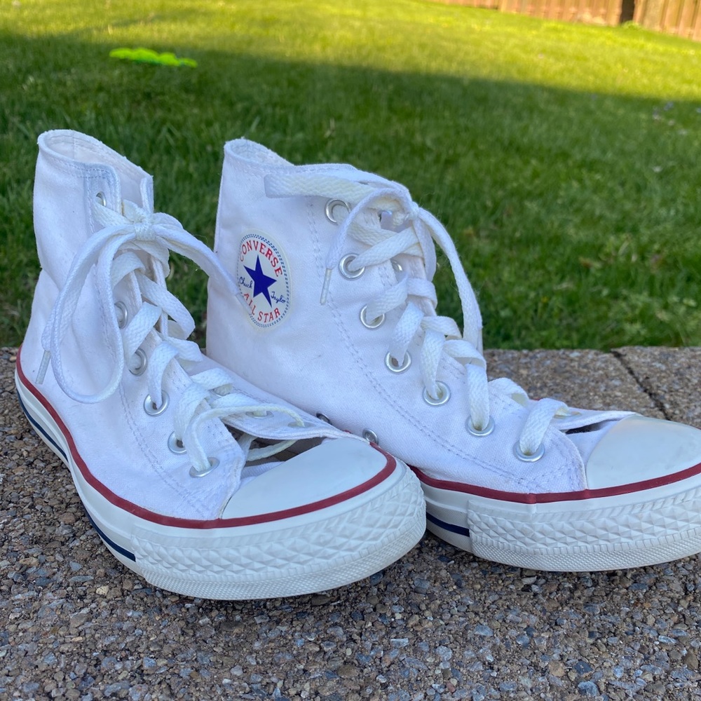 WHITE HIGHTOP CONVERSE